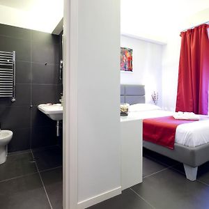 Kleine Kamer met een King Size Bed